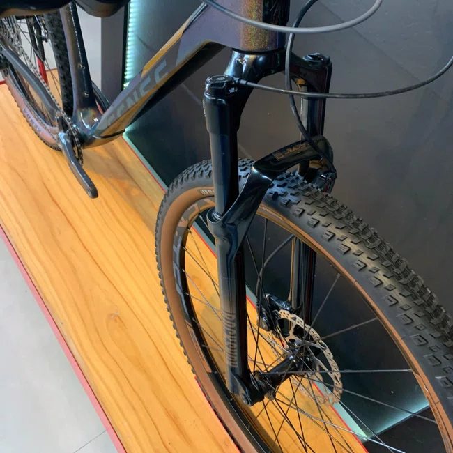 Bicicleta Sense Impact Carbon Aro 29 Deore 12v Camaleão - Seminova