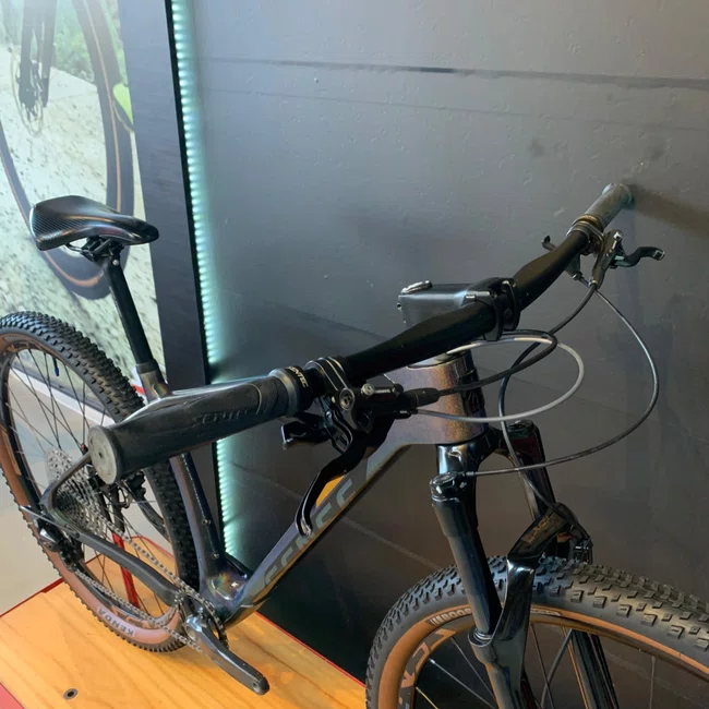 Bicicleta Sense Impact Carbon Aro 29 Deore 12v Camaleão - Seminova
