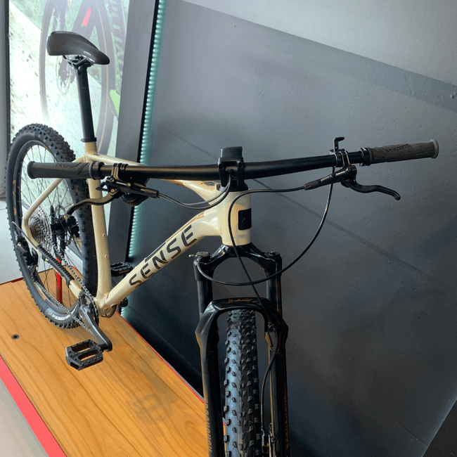 Bicicleta Sense Impact Comp Aro 29 Deore 12v 2023 Creme e Marrom
