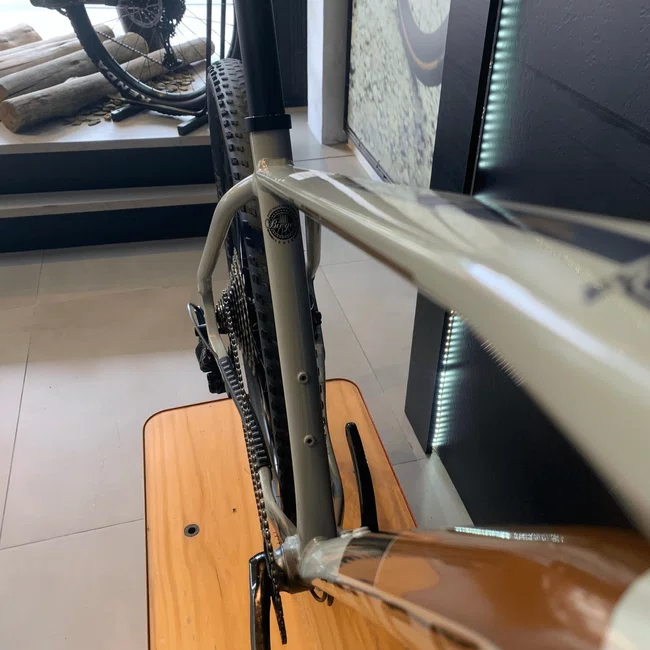 Bicicleta Sense Impact SL Aro 29 Deore 12v T-19 Creme e Marrom - Seminova