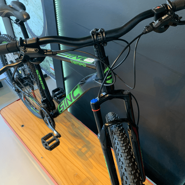 Bicicleta Sinc Tempo Aro 29 Tourney 21v Preto e Verde