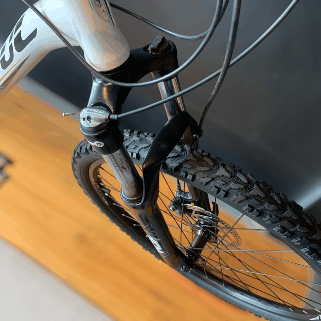 Bicicleta  Soul 200 Aro 26 Acera 27v Branca e Laranja - Seminova