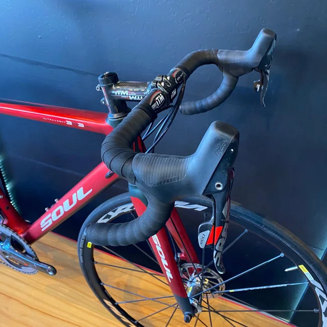 Bicicleta Soul 3r3 Ultra Light Ded Aro 700 22v Vermelho e Preto - Seminova