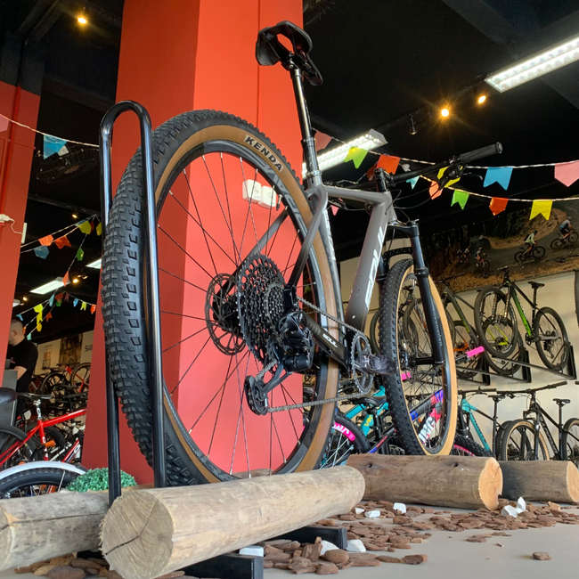 Bicicleta Soul SL929 Aro 29 GX 12v Grafite e Branco - Seminova