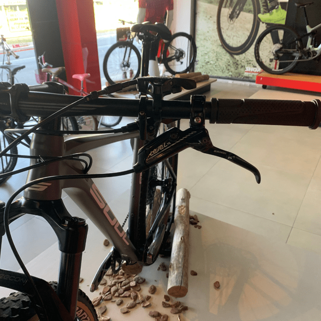 Bicicleta Soul SL929 Aro 29 GX 12v Grafite e Branco - Seminova