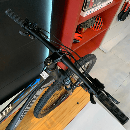 Bicicleta South Super Speed HD Aro 29  Altus 18v Preto e Azul