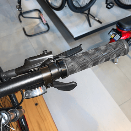 Bicicleta South Super Speed HD Aro 29  Altus 18v Preto e Azul