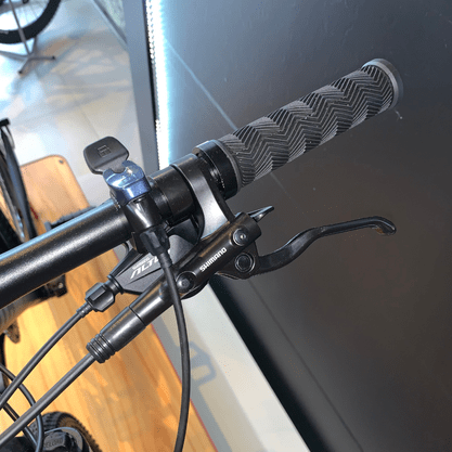 Bicicleta South Super Speed HD Aro 29  Altus 18v Preto e Azul