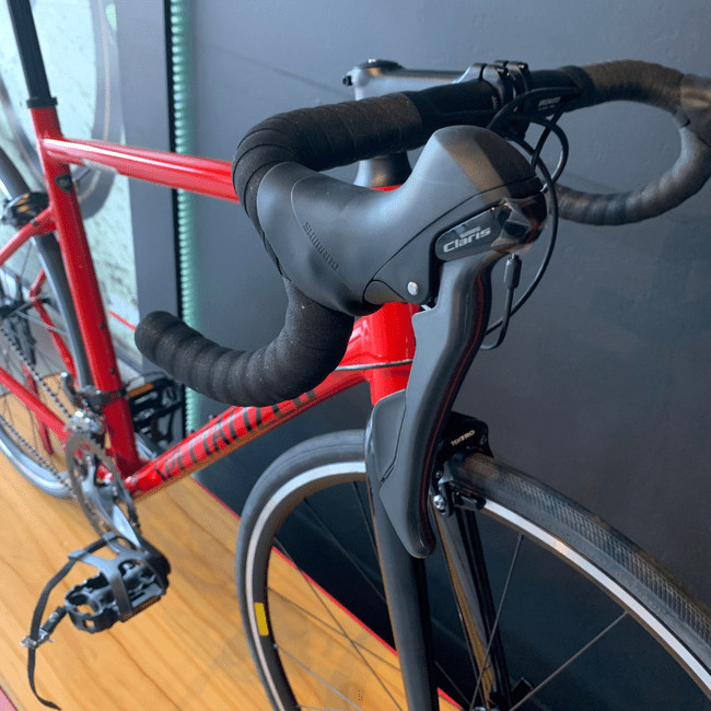 Bicicleta Specialized Allez E5 Aro 700 Claris 16v 2022 Vermelho e Preto