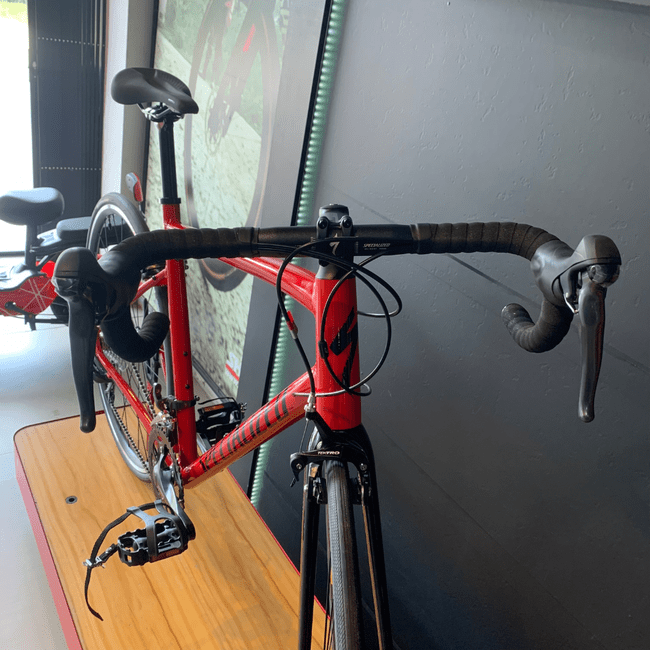 Bicicleta Specialized Allez E5 Aro 700 Claris 16v 2022 Vermelho e Preto