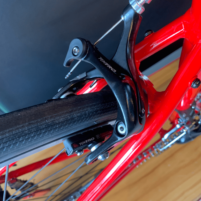 Bicicleta Specialized Allez E5 Aro 700 Claris 16v 2022 Vermelho e Preto
