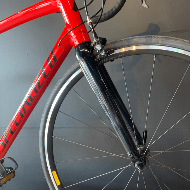 Bicicleta Specialized Allez E5 Aro 700 Claris 16v 2022 Vermelho e Preto