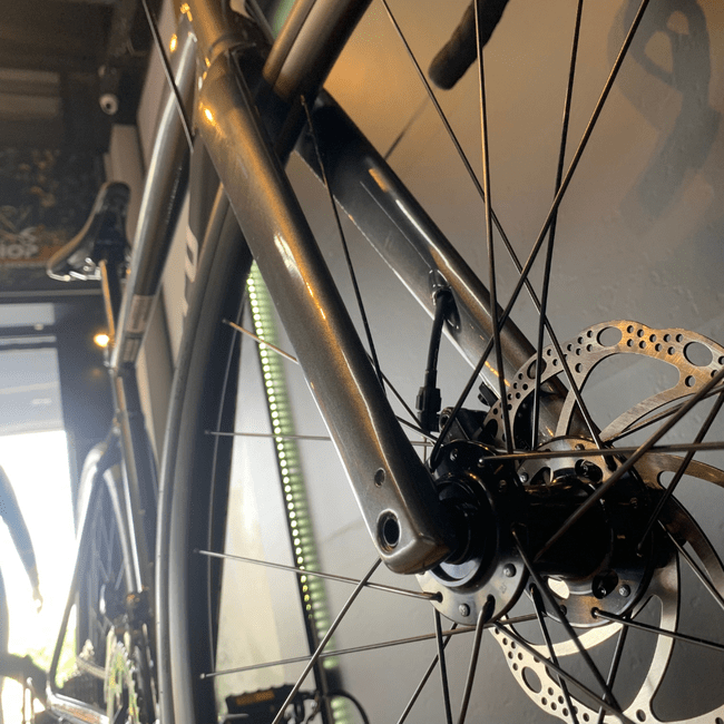 Bicicleta Specialized Allez E5 Aro 700 Claris 16v Cinza escuro e Branco e Prata