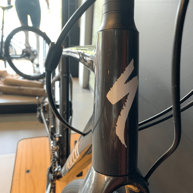 Bicicleta Specialized Allez E5 Aro 700 Claris 16v Cinza escuro e Branco e Prata