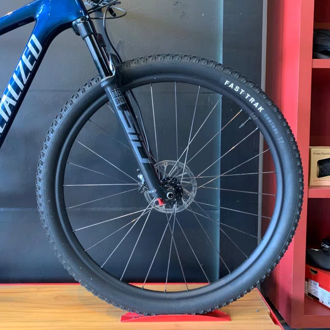 Bicicleta Specialized Aro 29 Epic Race Comp gx 12v Azul e Branco - Seminova