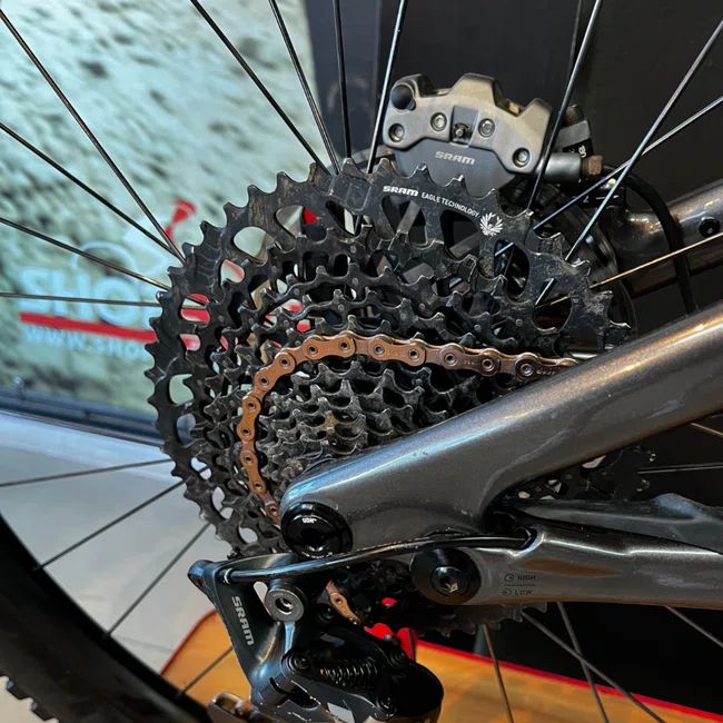 Bicicleta Specialized Aro 29 Levo G3 Comp Carbon 12v Grafite e Preto - Seminova