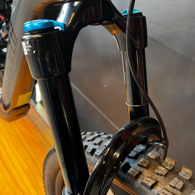 Bicicleta Specialized Aro 29 Levo G3 Comp Carbon 12v Grafite e Preto - Seminova