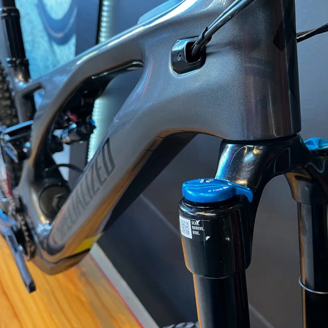 Bicicleta Specialized Aro 29 Levo G3 Comp Carbon 12v Grafite e Preto - Seminova