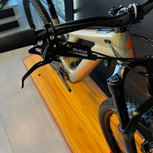 Bicicleta Specialized Aro 29 Turbo Levo Comp Alloy Xo1 12V Cinza e Laranja - Seminova