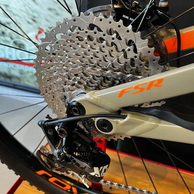 Bicicleta Specialized Aro 29 Turbo Levo Comp Alloy Xo1 12V Cinza e Laranja - Seminova
