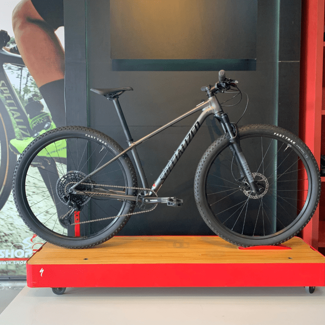 Bicicleta Specialized Chisel HT Aro 29 SX 12v 2022 Cinza Escuro e Preto