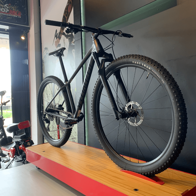 Bicicleta Specialized Chisel HT Aro 29 SX 12v 2022 Cinza Escuro e Preto
