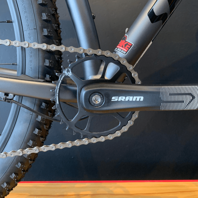 Bicicleta Specialized Chisel HT Aro 29 SX 12v 2022 Cinza Escuro e Preto