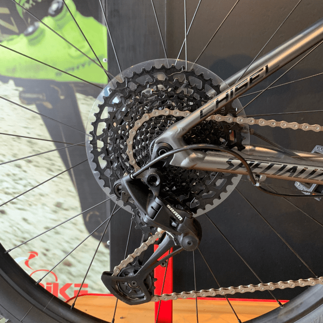 Bicicleta Specialized Chisel HT Aro 29 SX 12v 2022 Cinza Escuro e Preto
