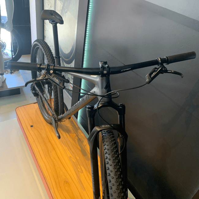 Bicicleta Specialized Chisel HT Aro 29 SX 12v 2022 Cinza Escuro e Preto