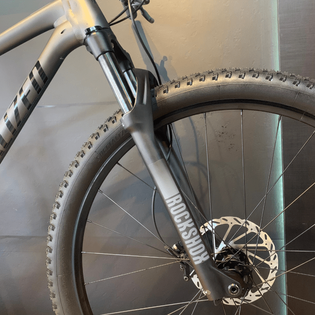 Bicicleta Specialized Chisel HT Aro 29 SX 12v 2022 Cinza Escuro e Preto