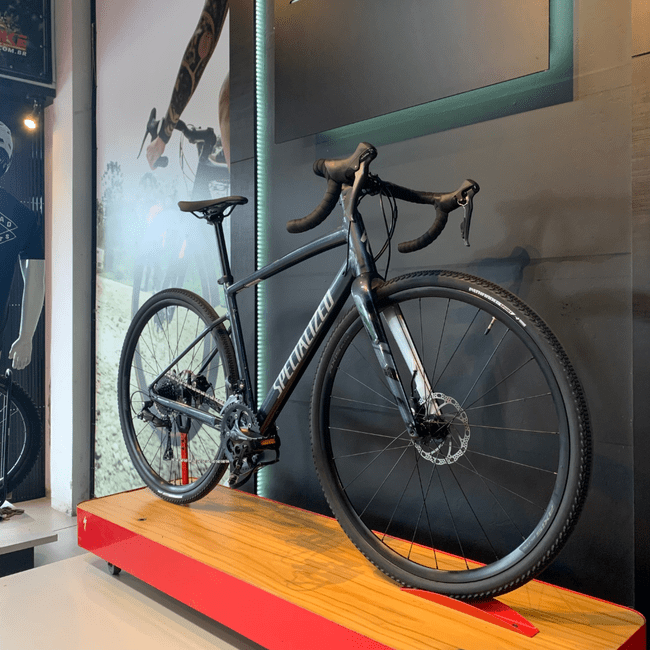 Bicicleta Specialized Diverge E5 Aro 700 Claris 8v 2022 Azul e Prata