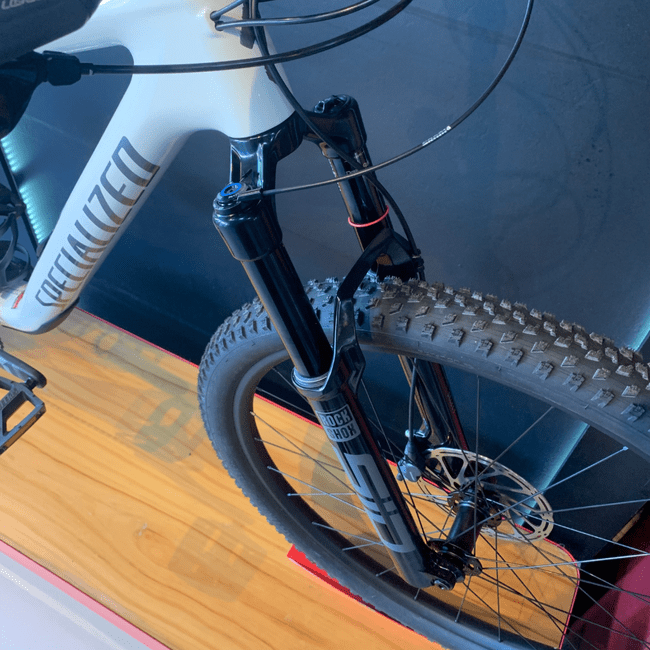 Bicicleta Specialized Epic 8 Full Comp Carbon Aro 29 GX 12v 2024 Branco e Cinza - Seminova