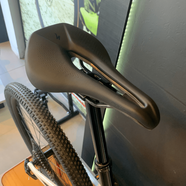 Bicicleta Specialized Epic 8 Full Comp Carbon Aro 29 GX 12v 2024 Branco e Cinza - Seminova