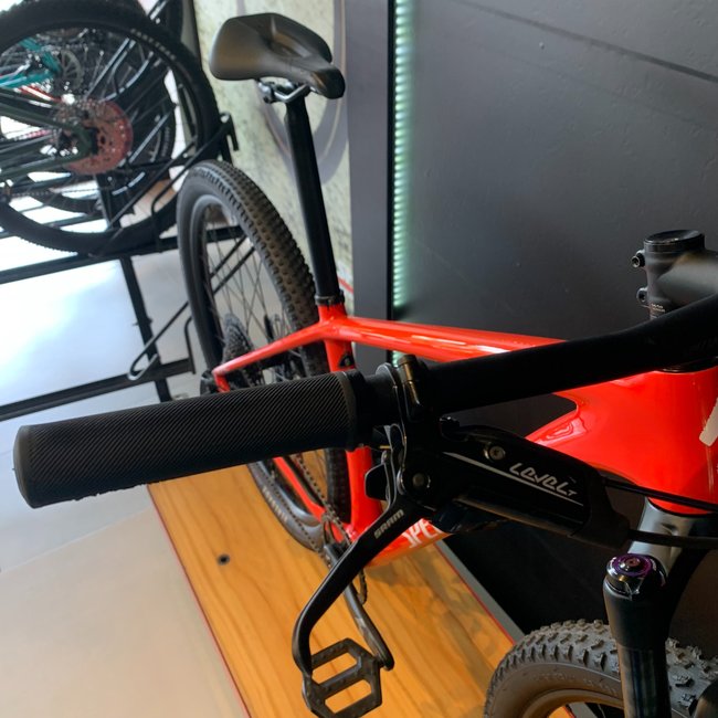 Bicicleta Specialized Epic Comp Aro 29 GX 12V Vermelho e Branco - Seminova