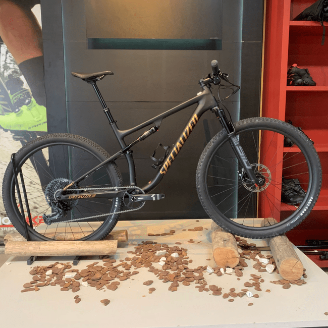 Bicicleta Specialized Epic Full Comp Aro 29 GX 12v Preto e Dourado