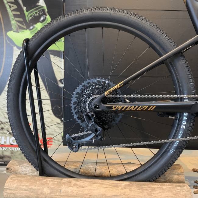 Bicicleta Specialized Epic Full Comp Aro 29 GX 12v Preto e Dourado