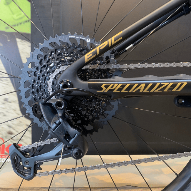 Bicicleta Specialized Epic Full Comp Aro 29 GX 12v Preto e Dourado