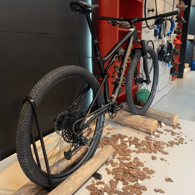 Bicicleta Specialized Epic Full Comp Aro 29 GX 12v Preto e Dourado