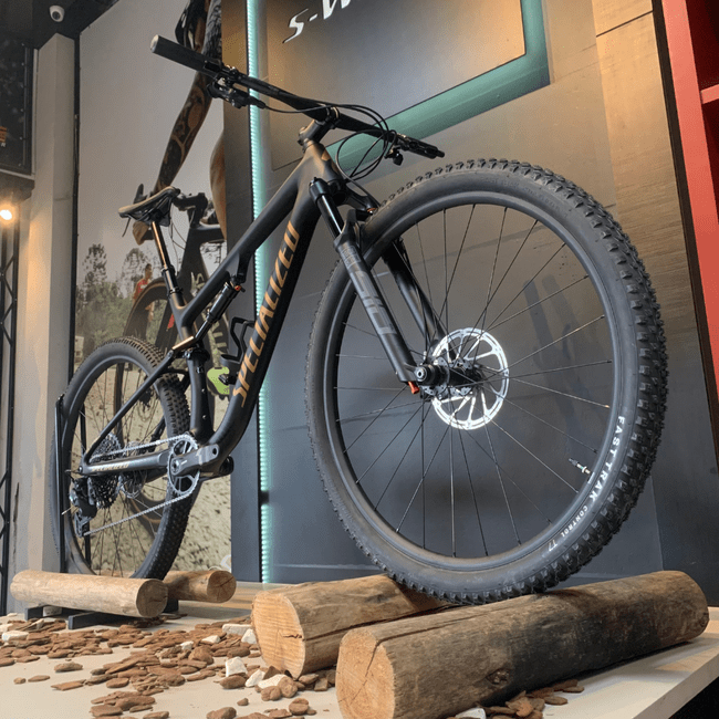 Bicicleta Specialized Epic Full Comp Aro 29 GX 12v Preto e Dourado