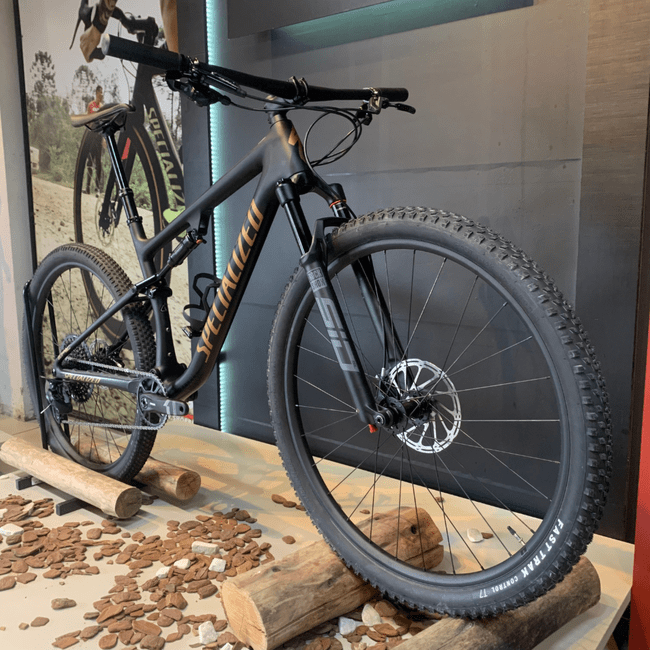Bicicleta Specialized Epic Full Comp Aro 29 GX 12v Preto e Dourado