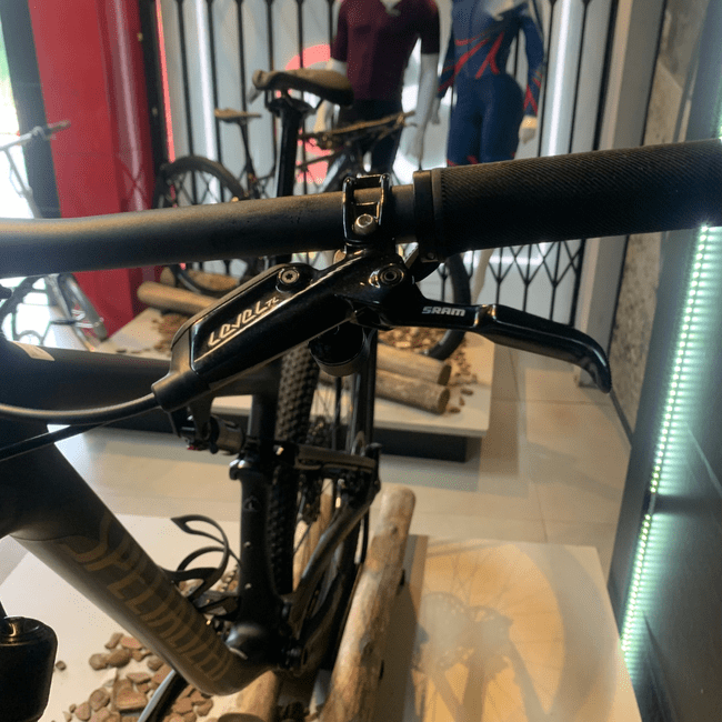 Bicicleta Specialized Epic Full Comp Aro 29 GX 12v Preto e Dourado