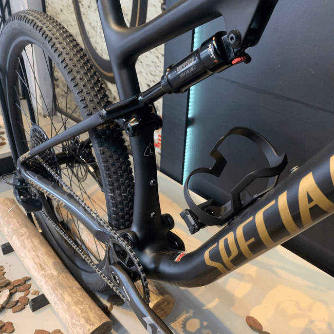 Bicicleta Specialized Epic Full Comp Aro 29 GX 12v Preto e Dourado