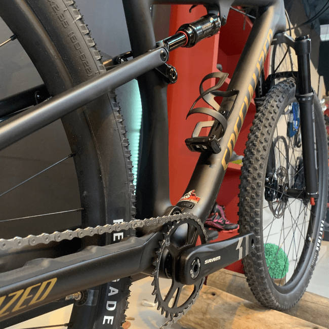 Bicicleta Specialized Epic Full Comp Aro 29 GX 12v Preto e Dourado