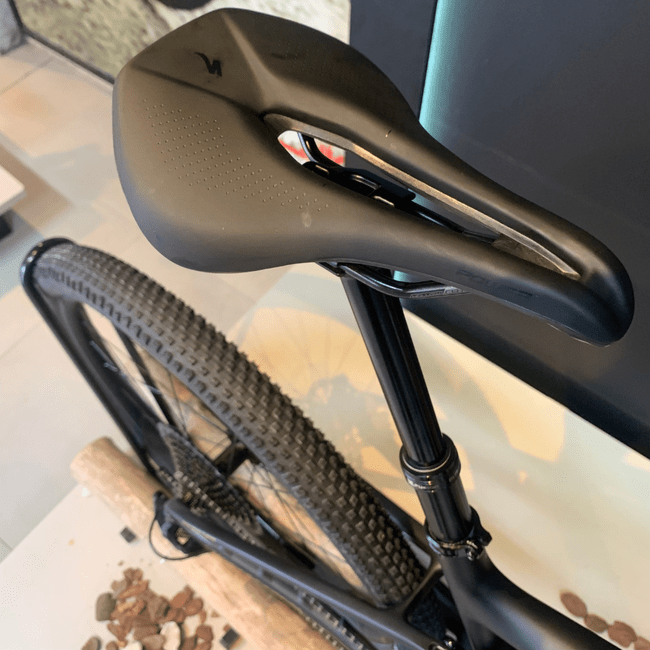 Bicicleta Specialized Epic Full Comp Aro 29 GX 12v Preto e Dourado