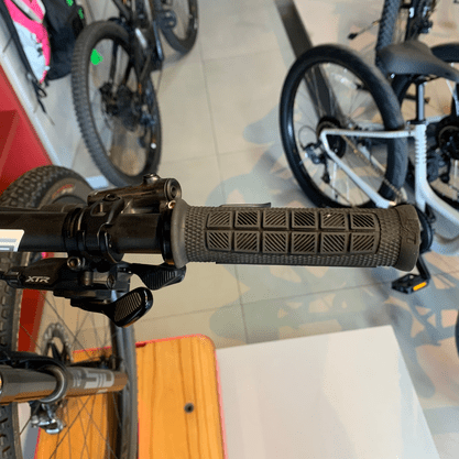 Bicicleta Specialized Epic Race Full S-Works Carbon Aro 29 XTR 12v 2022 Preto - Seminova