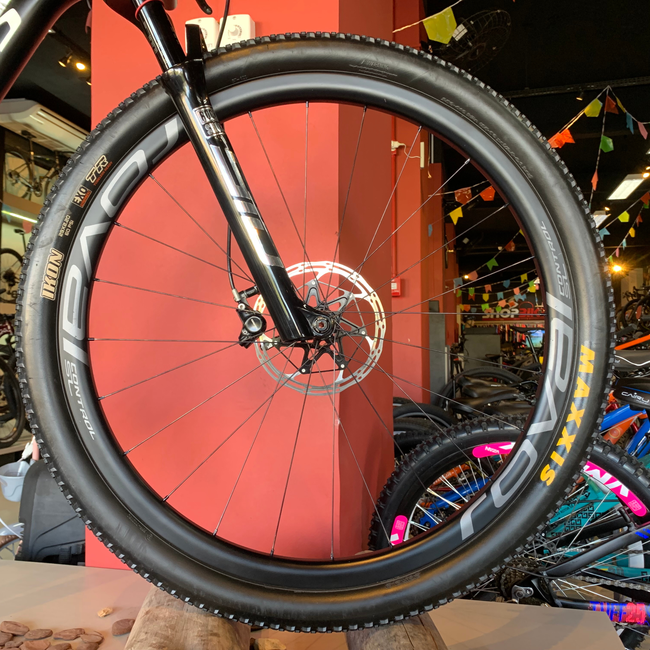 Bicicleta Specialized Epic S-Works Full Aro 29 XO1 12v Preto - Seminova