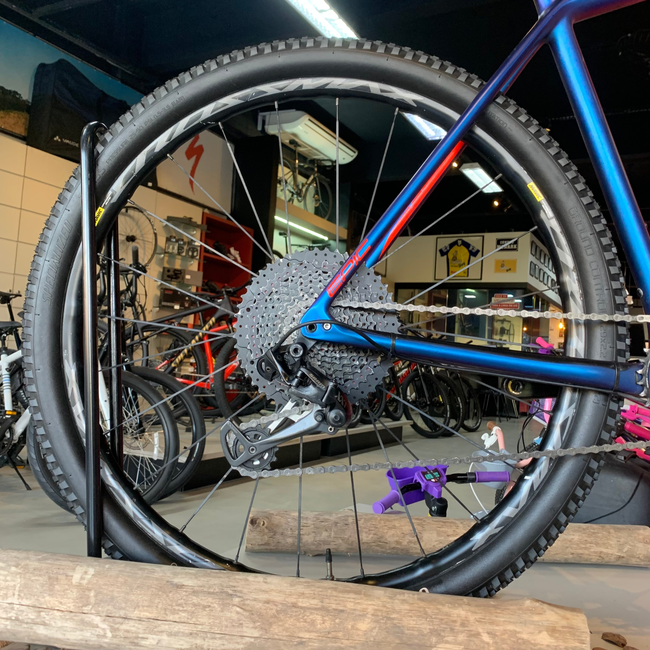 Bicicleta Specialized Epic S-Works HT Aro 29 XX1 12v Roxa Camaleão - Seminova