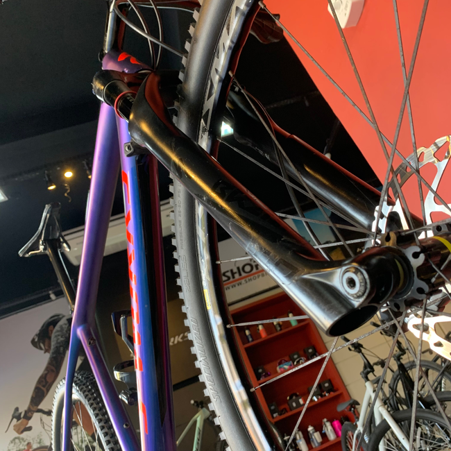 Bicicleta Specialized Epic S-Works HT Aro 29 XX1 12v Roxa Camaleão - Seminova