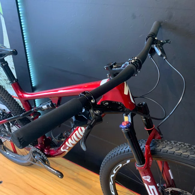 Bicicleta Specialized Epic S-Works xx1 12v Aro 29 Vermelho e Branco - Seminova
