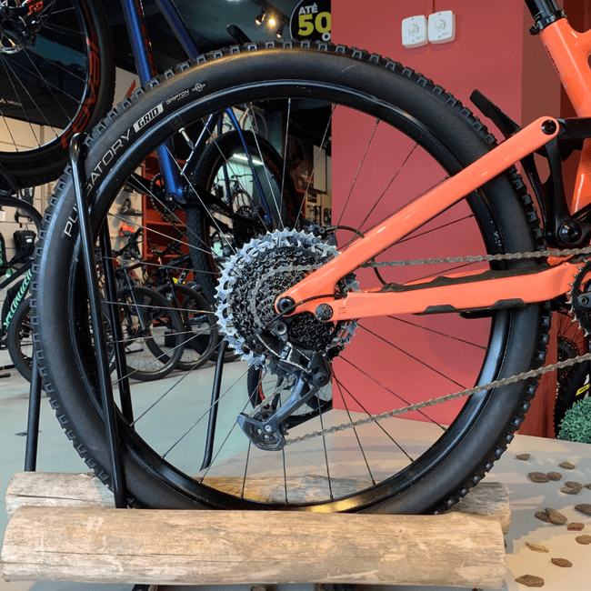 Bicicleta Specialized Kenevo Carbon GX 12V Laranja e Preto - Seminova